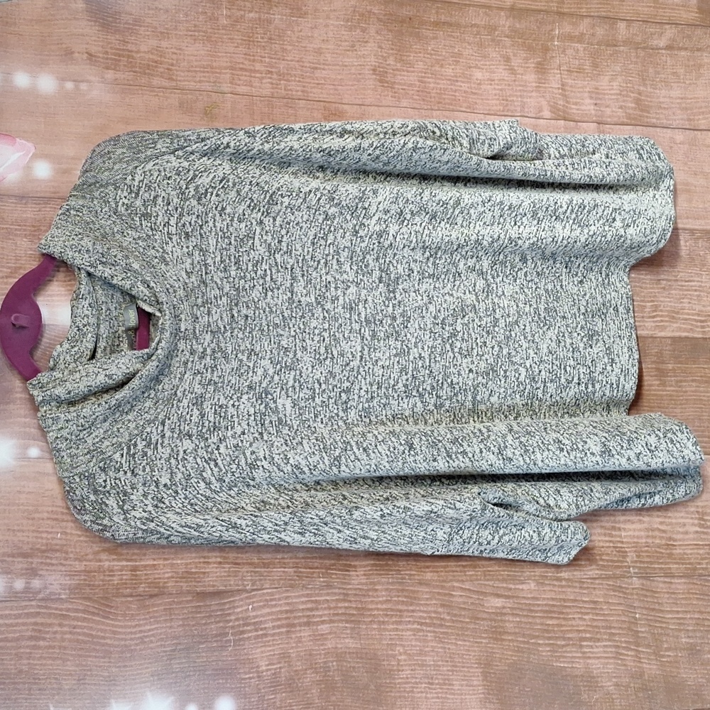 FINN & CLOVER GRAY SPLIT BACK BLOUSE SIZE LARGE